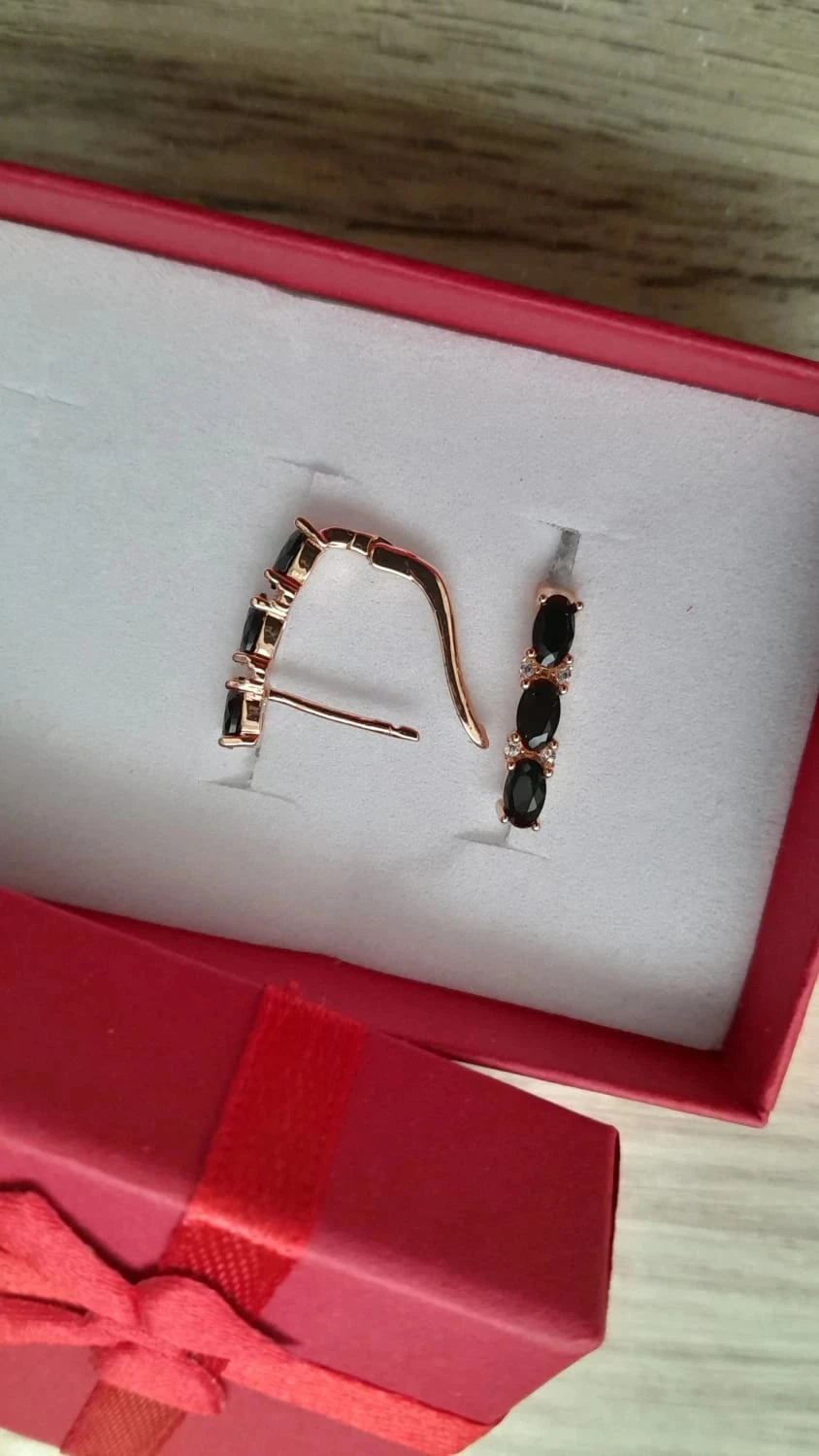 Pendientes dorados y negros – photo 3